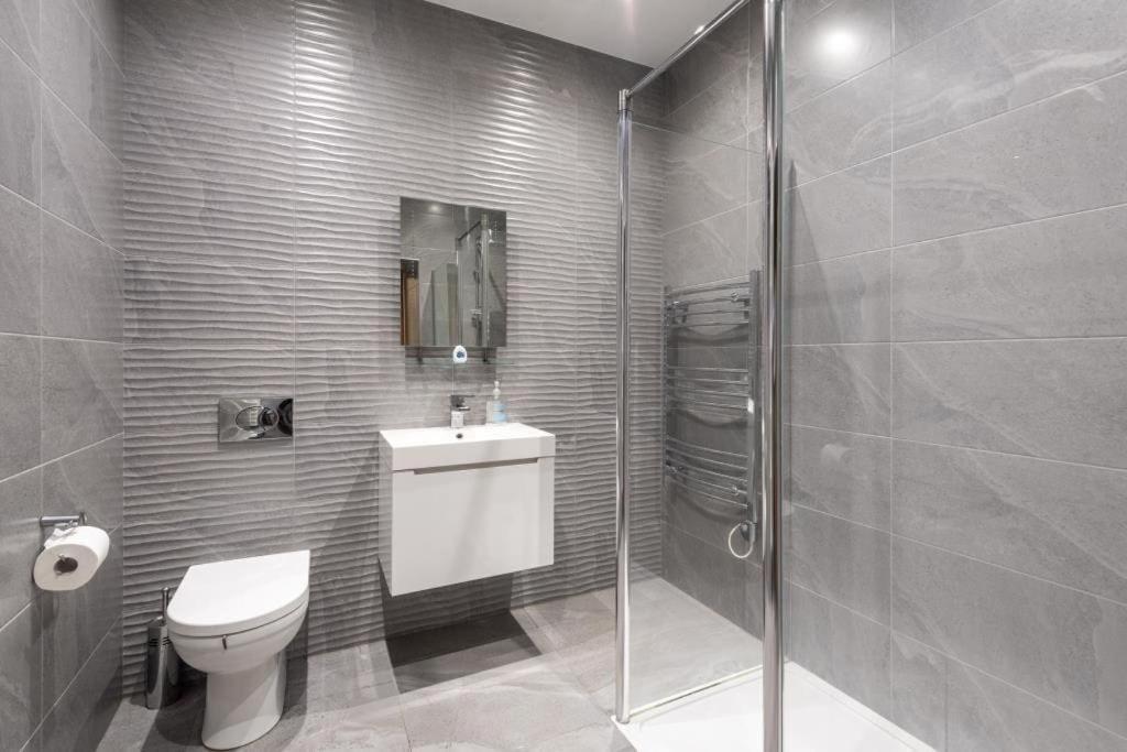 Cotswold Chapel, Sleeps Up To 5 In Kingsize Beds *