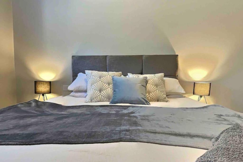 Cotswold Chapel, Sleeps Up To 5 In Kingsize Beds Apartment